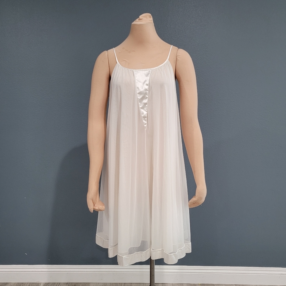 Vintage 60s Lala white nightgown